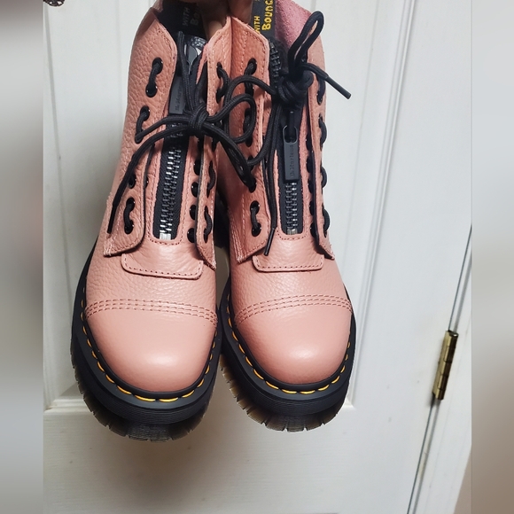 NEW LIGHT PINK DR MARTENS SINCLAIR COMBAT BOOTS
